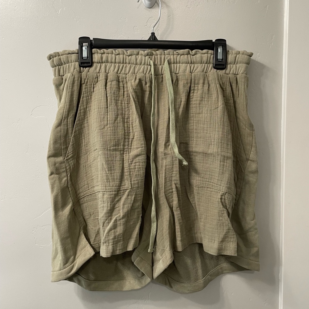 NWT SWEATSHORTS